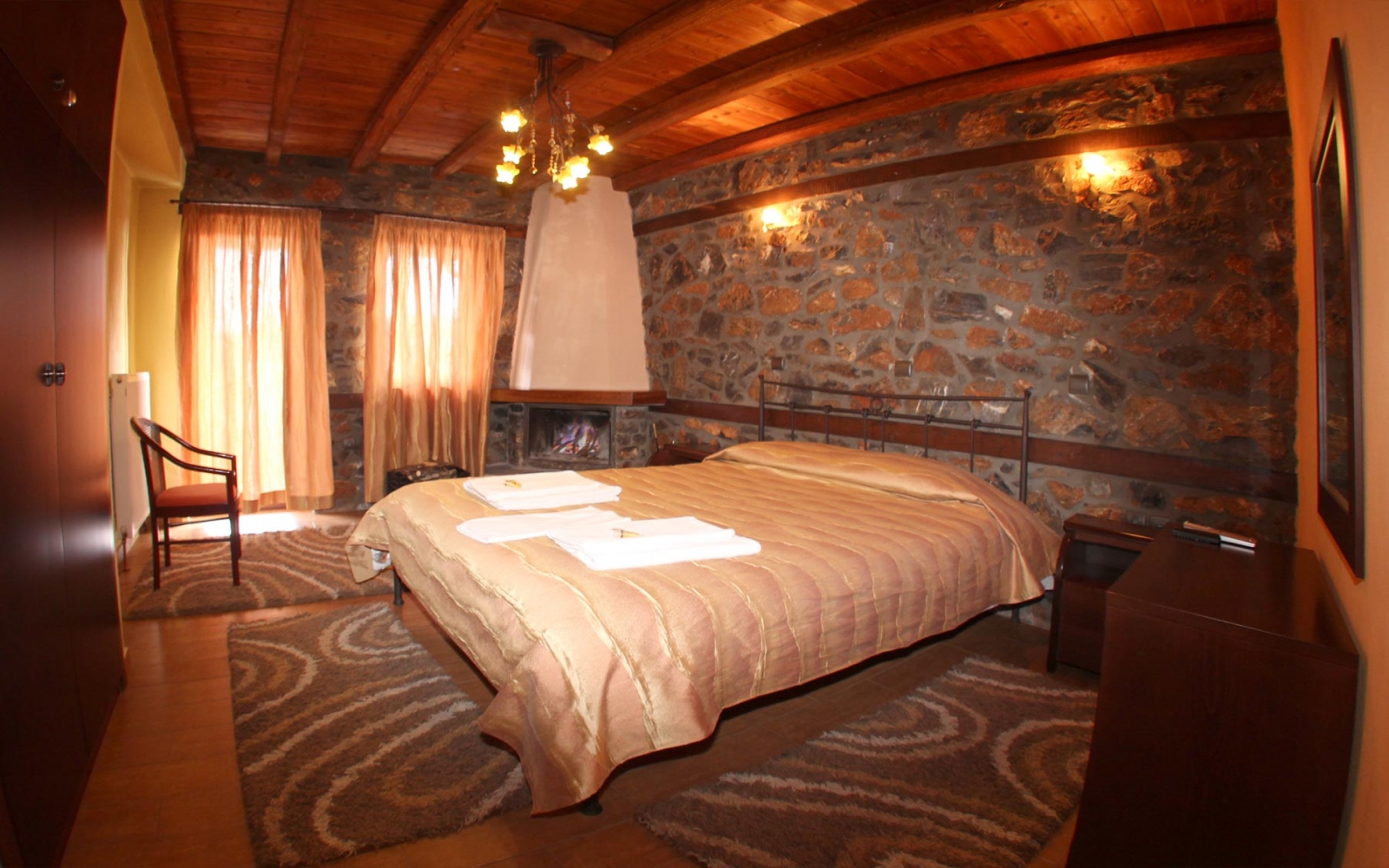 Deluxe double room with fireplace